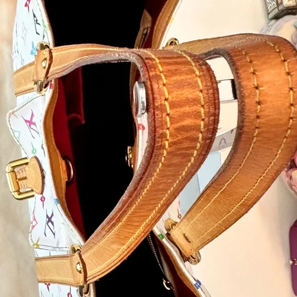 Louis Vuitton - Picture 6 of 17